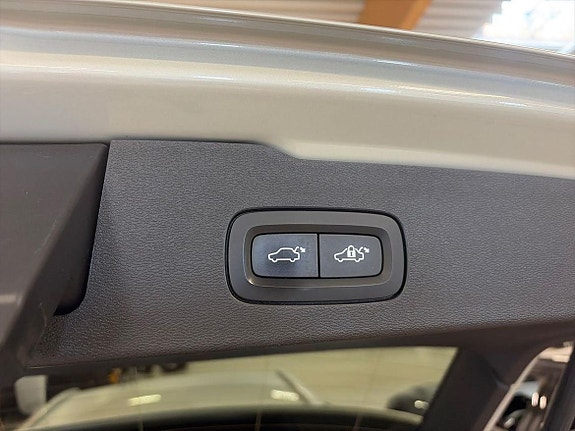 Volvo V60 Cross Country 8 of 13