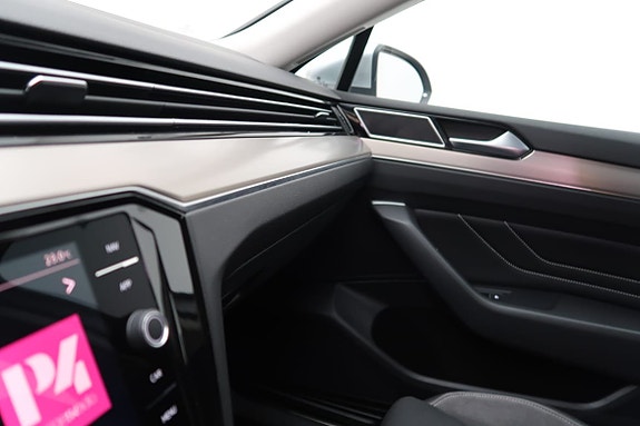 Volkswagen Passat Alltrack 11 of 13
