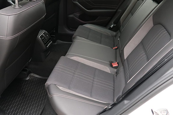 Volkswagen Passat Alltrack 5 of 13