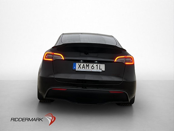 Tesla Model Y 8 of 28