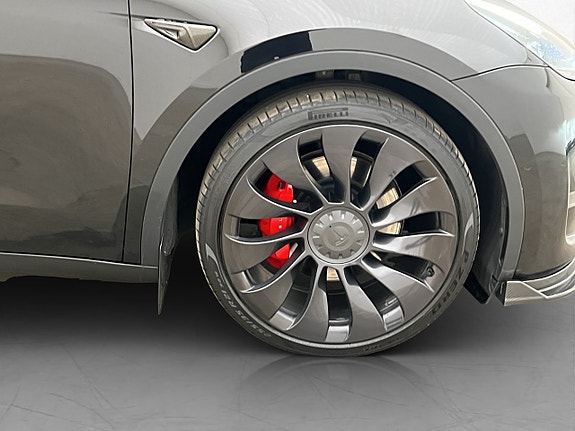 Tesla Model Y 28 of 28