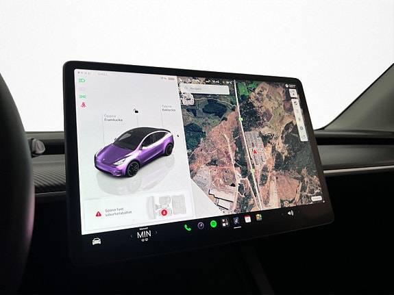 Tesla Model Y 14 of 27