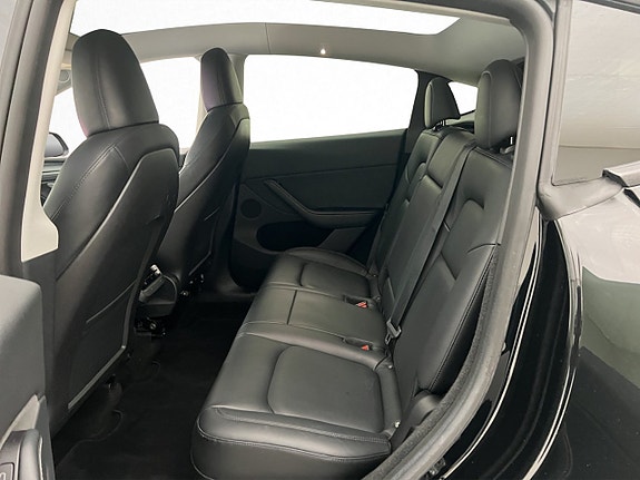 Tesla Model Y 22 of 27
