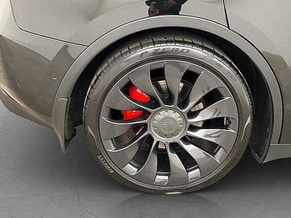 Tesla Model Y 26 of 27