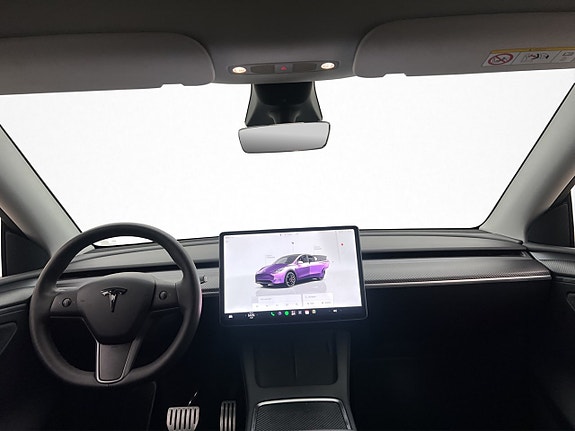 Tesla Model Y 13 of 27