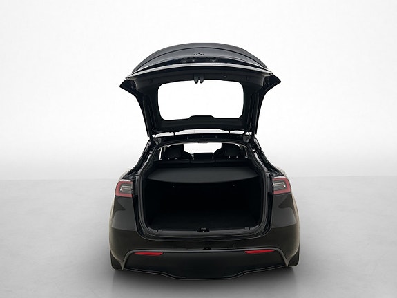 Tesla Model Y 23 of 27