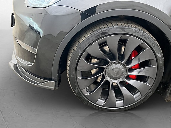 Tesla Model Y 25 of 28