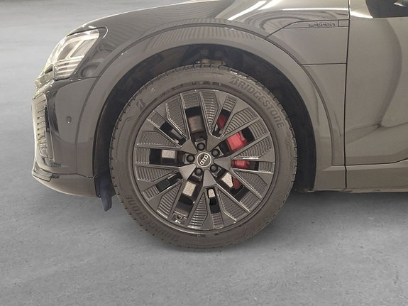 Audi Q8 8 of 21