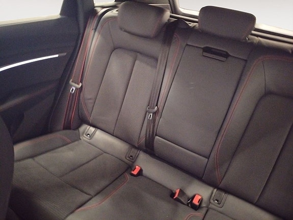 Audi Q8 13 of 21