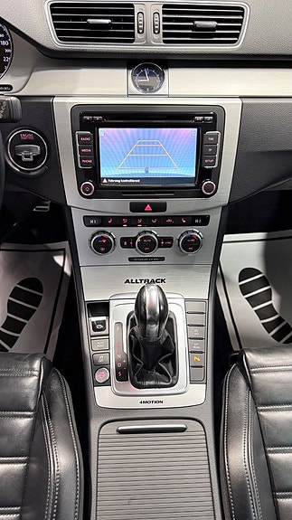 Volkswagen Passat Alltrack 18 of 20
