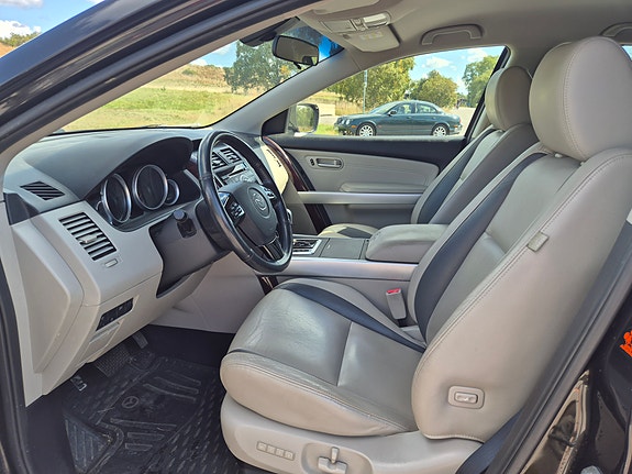 Mazda CX-9 5 of 8