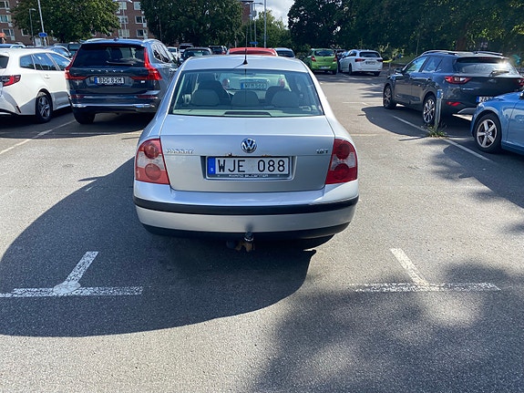 Volkswagen Passat 3 of 8