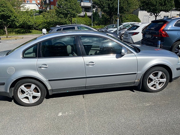 Volkswagen Passat 5 of 8