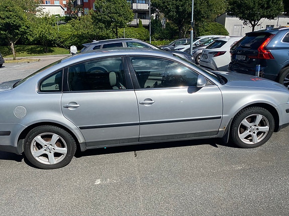 Volkswagen Passat 4 of 8