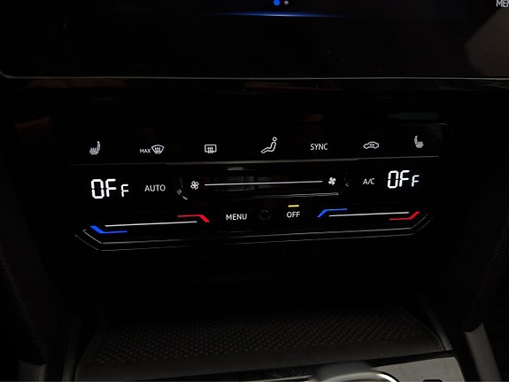 Volkswagen Passat 23 of 30
