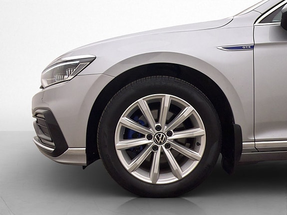Volkswagen Passat 28 of 30