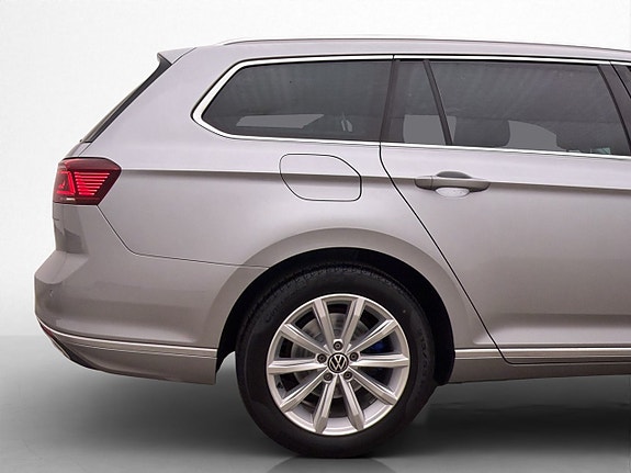 Volkswagen Passat 30 of 30