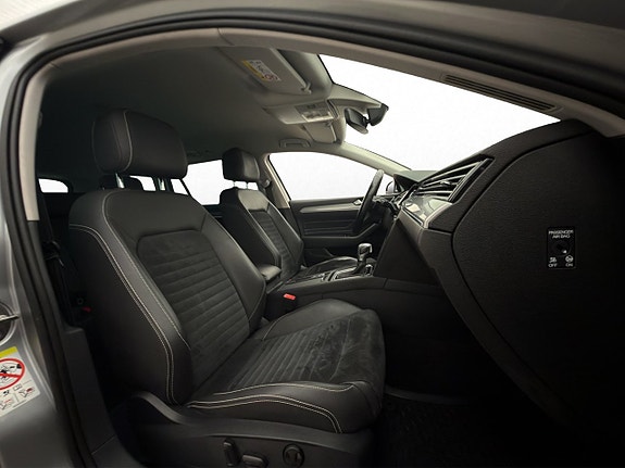 Volkswagen Passat 10 of 30