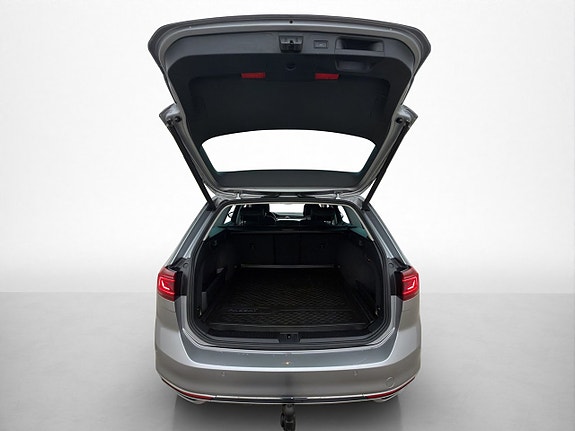 Volkswagen Passat 9 of 30