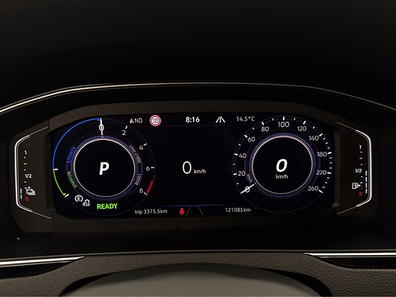 Volkswagen Passat 19 of 30