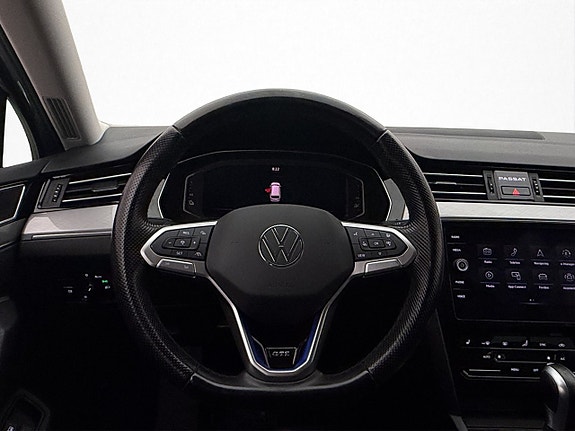 Volkswagen Passat 11 of 30