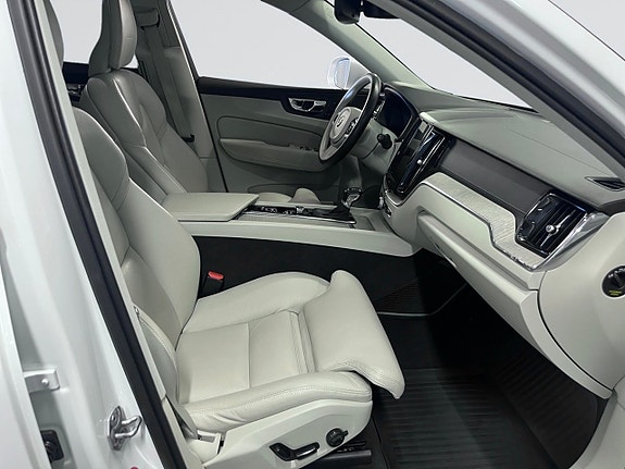 Volvo XC60 13 of 23