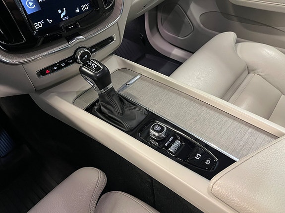 Volvo XC60 18 of 23