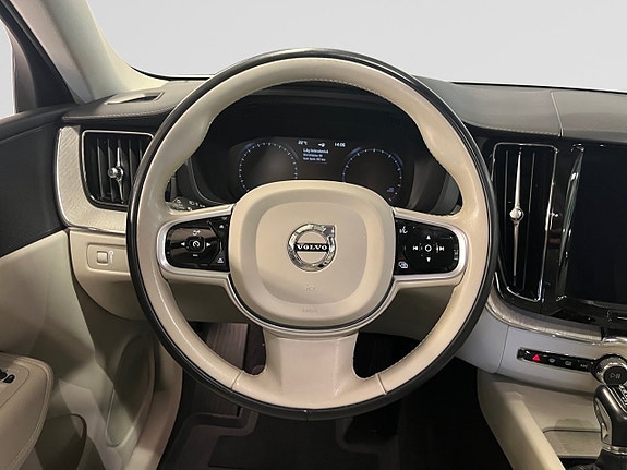 Volvo XC60 11 of 23