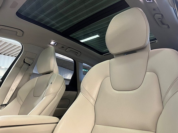 Volvo XC60 16 of 23