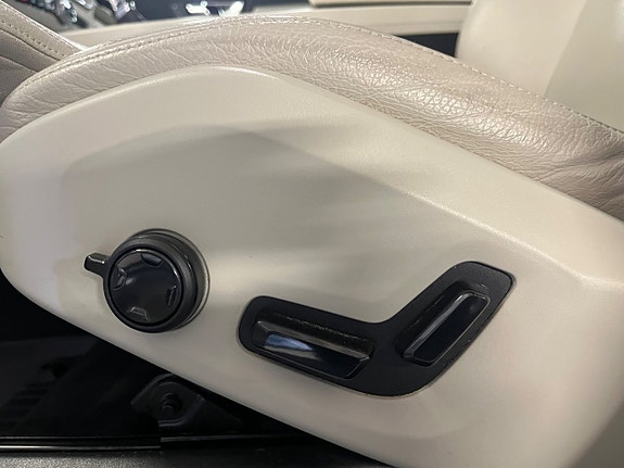 Volvo XC60 17 of 23
