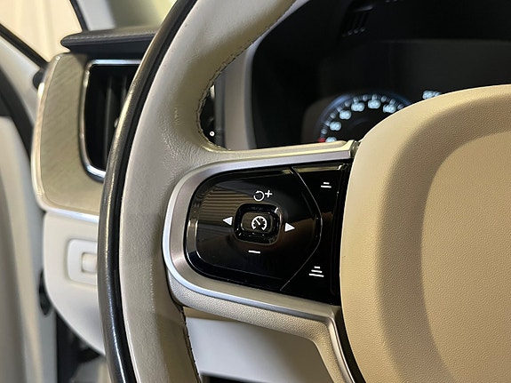 Volvo XC60 19 of 23