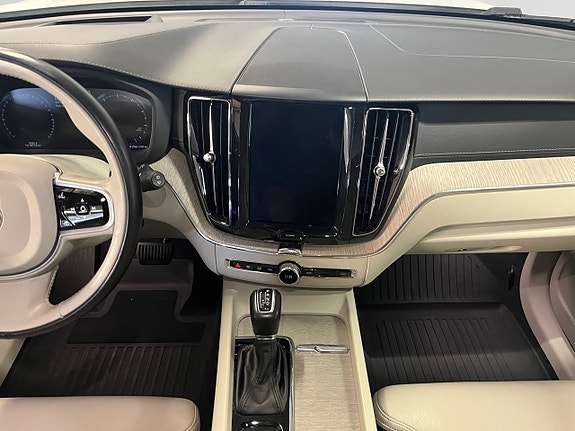 Volvo XC60 10 of 23