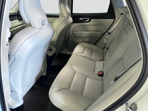 Volvo XC60 12 of 23