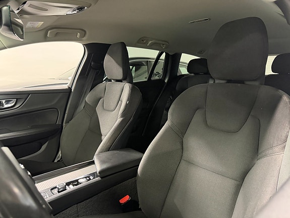 Volvo V60 13 of 28