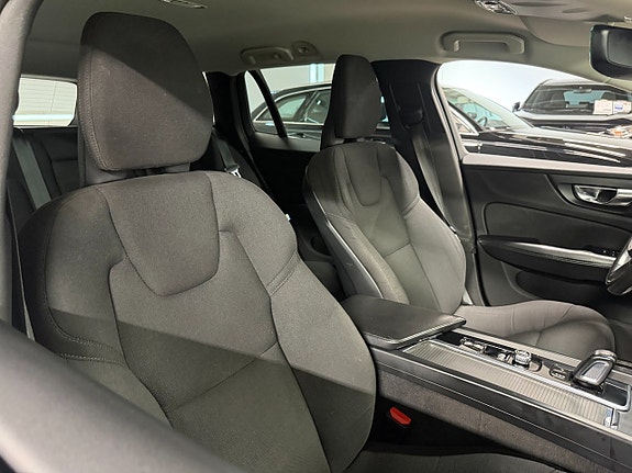 Volvo V60 23 of 28