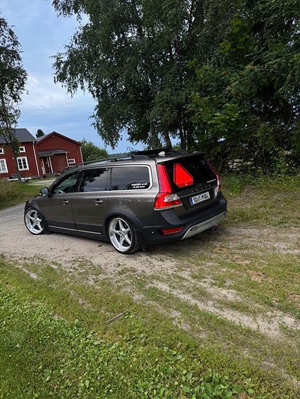 Volvo XC70 3 of 8