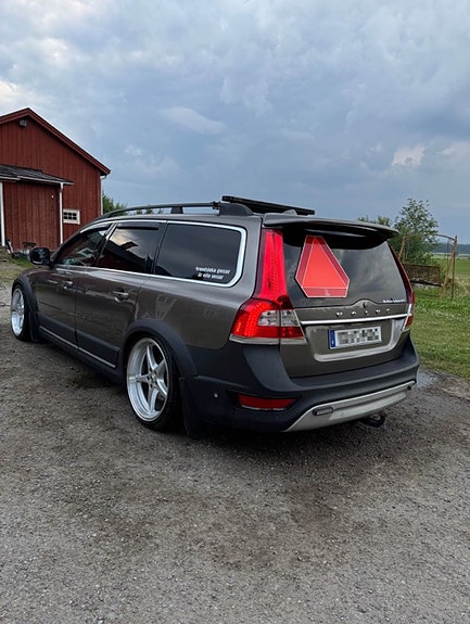 Volvo XC70 4 of 8