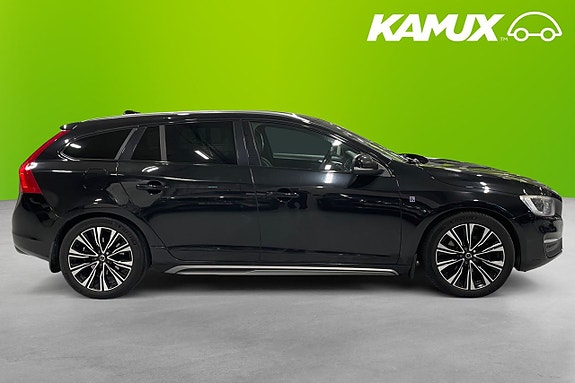 Volvo V60 2 of 24