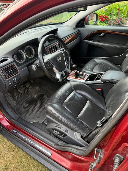 Volvo XC70 3 of 4
