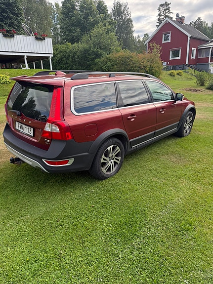 Volvo XC70 2 of 4