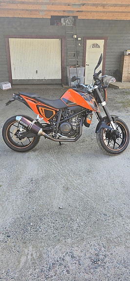 KTM 690 DUKE 2 of 6