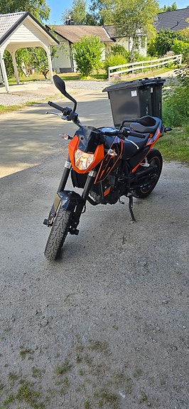 KTM 690 DUKE 4 of 6