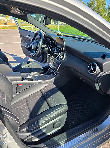 Mercedes-Benz A180 11 of 16