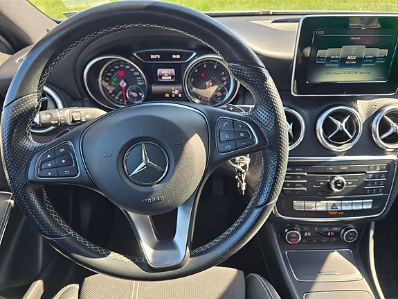 Mercedes-Benz A180 14 of 16