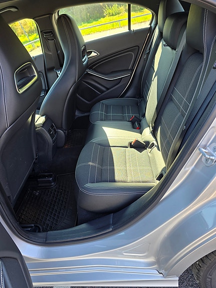 Mercedes-Benz A180 9 of 16