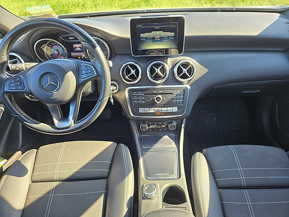 Mercedes-Benz A180 13 of 16