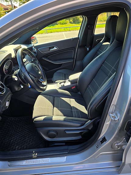Mercedes-Benz A180 8 of 16