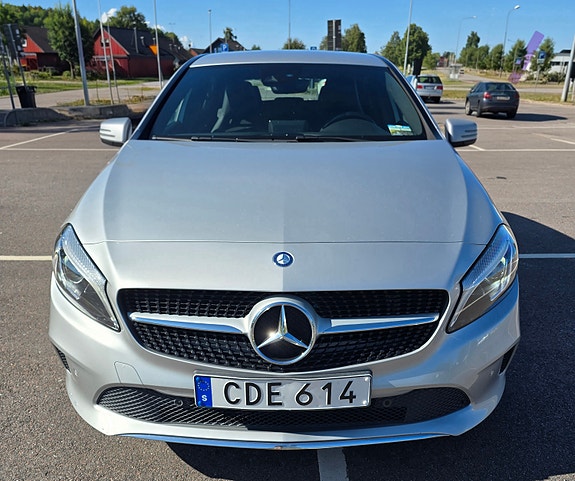 Mercedes-Benz A180 2 of 16