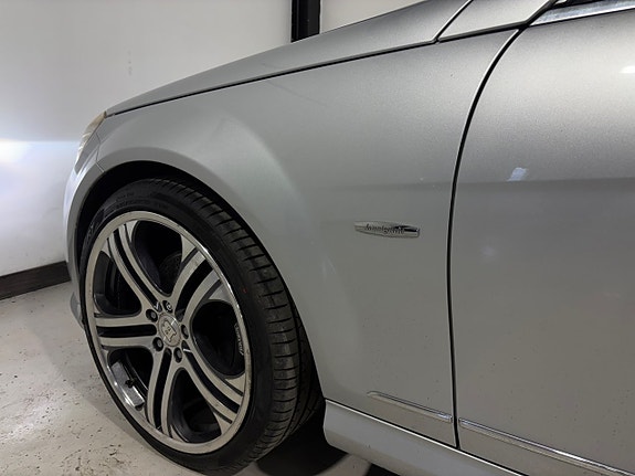 Mercedes-Benz C350 17 of 30