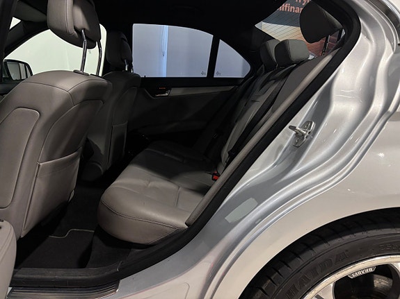 Mercedes-Benz C350 19 of 30